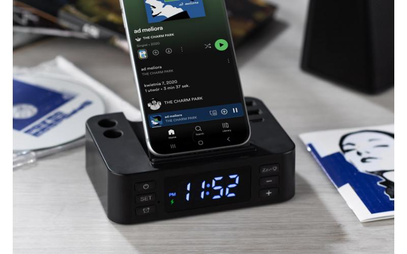 Budzik z ładowarką indukcyjną CLOCKI